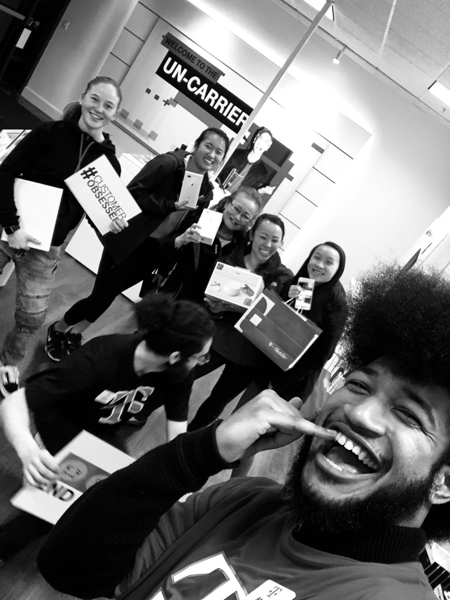KimTMobile23's tweet photo. Cashflo helping out our customers leave AT&T with the full package including Nest βΌοΈππ₯π€πΌ #CustomerObsessed #HappyTimes @Rawad545E @JesstIn48 @MGonzal186 @nazarma https://t.co/xHHHo0AJDy