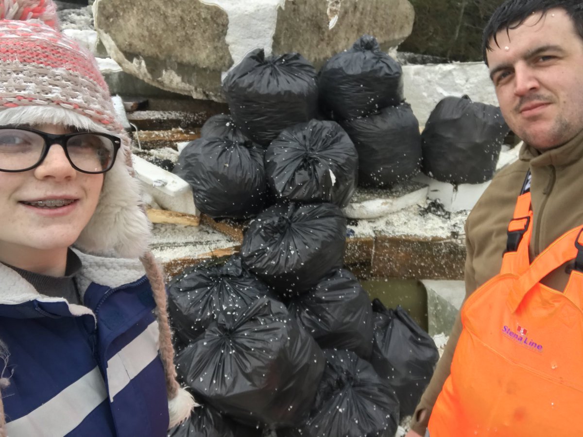 25 bags of Polystyrene and 3 hours of hard work, members of our unit have made a small dent in the mass debris of Holyhead Marina.