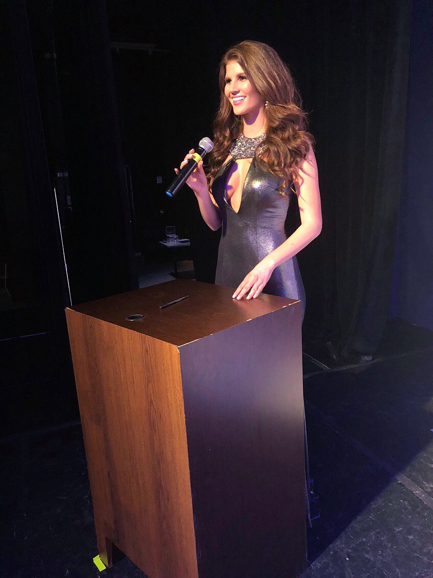 Bridget_Linton's tweet photo. Thank you @studiormllc for having me as the MC of Miss Heart Of Ohio & Teen USA! Love working with the incredible #StudioRM team👑🎤 https://t.co/t5lojh0yhY