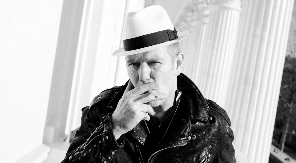 good2bes's tweet photo. El mítico bajista de @TheClash Paul Simonon, mañana cerrará el ciclo #TOTALRECORDS en @fotocolectania -> https://t.co/cycFl9t100 https://t.co/8VPsxKed4r