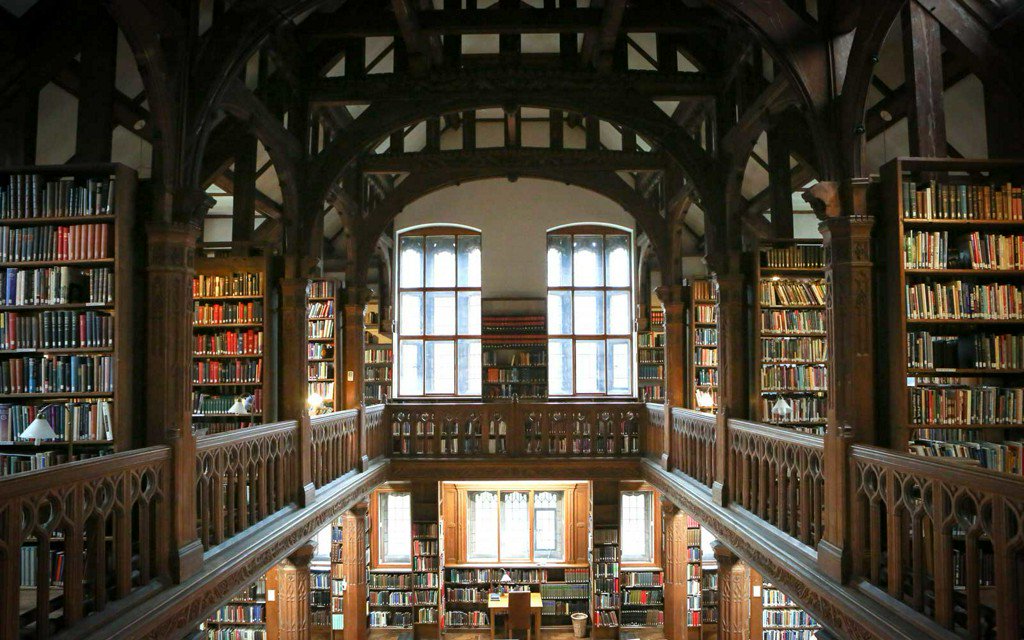TravelLeisure's tweet image. You can spend the night surrounded by books at this library in Wales tandl.me/2Ffb6yI