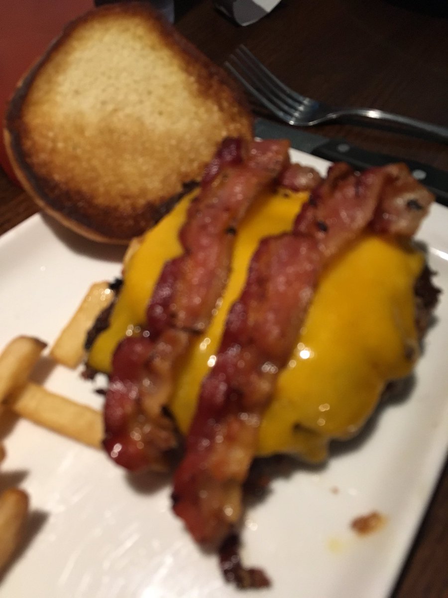 ryanarnoldr's tweet photo. @Applebees can’t count. #triblebacon #myass https://t.co/A3Wt6x85IC