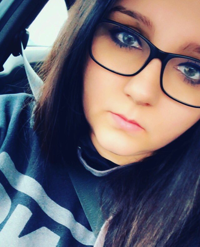 KlaraHamill's tweet photo. #bodyhate #uncomfortable #ugly #selfhate #thisisme #change #beyou #bebeautiful #bebeautifulinsideandout #bodyissues #imnotpretty #imok #iphonex #snapchatfilter #snapchat #glasses #longhair #dontcare https://t.co/IgJVdu6y95