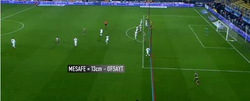 Fenerbahçe'nin, Akhisarspor maçında iptal edilen golü beIN Sports pierosuna göre 13 cm ofsayt.