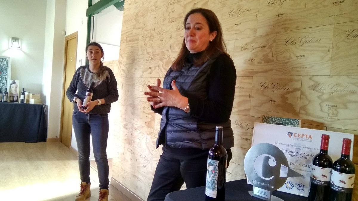 ElenaSaiz63's tweet photo. ¿Sabías que de todos los vinos servidos en las cenas de los Premios Nobel calificado como Excelente, sólo hay una bodega cuya propietaria es una mujer? ¿Sabes además es farmacéutica? Mercedes Dalmau hoy nos ha dejado entrar en su bodega #ClosGalena #formigadevellut #eCalçotada18 https://t.co/f10vfW7VGR