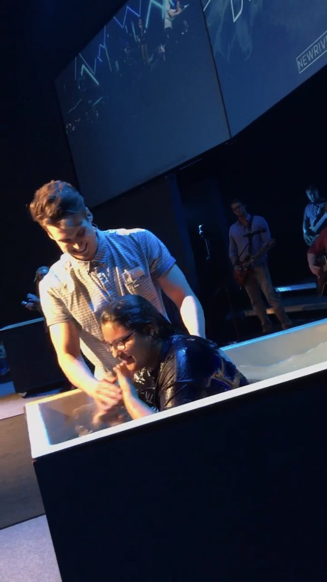 CellaaLoyaa's tweet photo. got dunked in water today by @fsgenung !! crazy awesome day ❤️ https://t.co/WxokdRUNbD