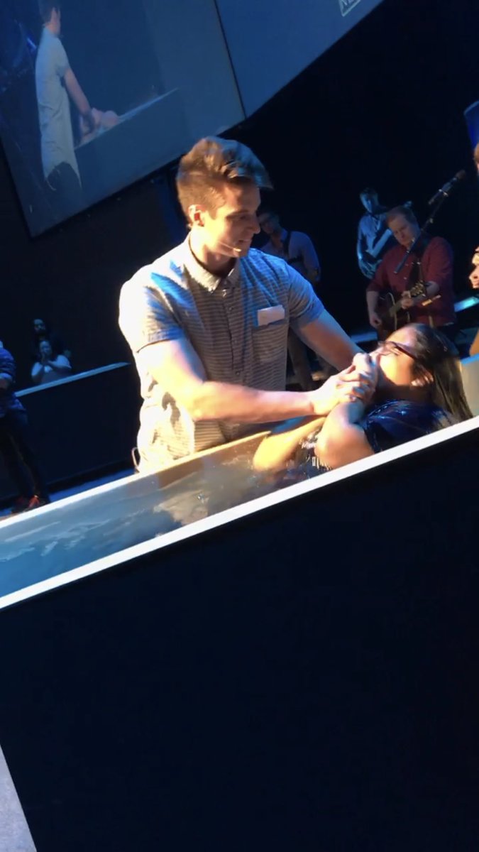 CellaaLoyaa's tweet photo. got dunked in water today by @fsgenung !! crazy awesome day ❤️ https://t.co/WxokdRUNbD