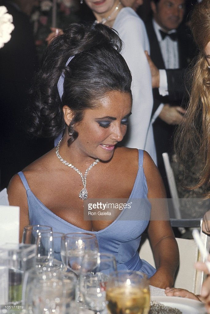 elizabeth taylor blue oscar dress Amazon.com: Posterazzi DAP17732 Elizabeth Taylor