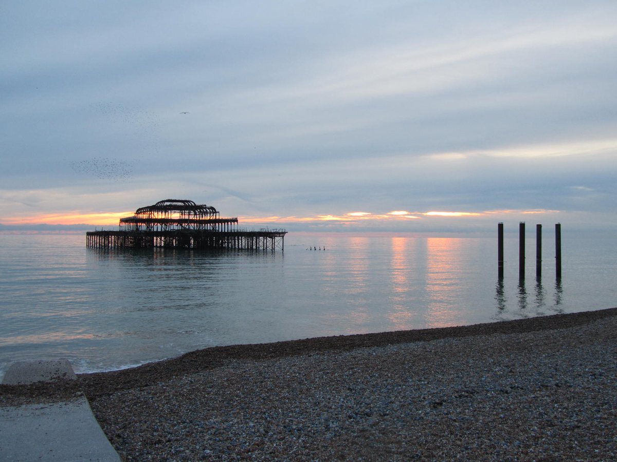 eau0's tweet photo. Tranquil #beauty of #sunset #seaside #horizon #scene #starlings West Pier #Brighton 26/12/10 at 16:53 in #symmetry phase of #dereliction prior to #StormImogen 2016 #WestPier #photography formerly #tourist #entertainment
#venue #music #theatre #restaurant was 340m open 06/10/1866 https://t.co/GPCrYmKb8H