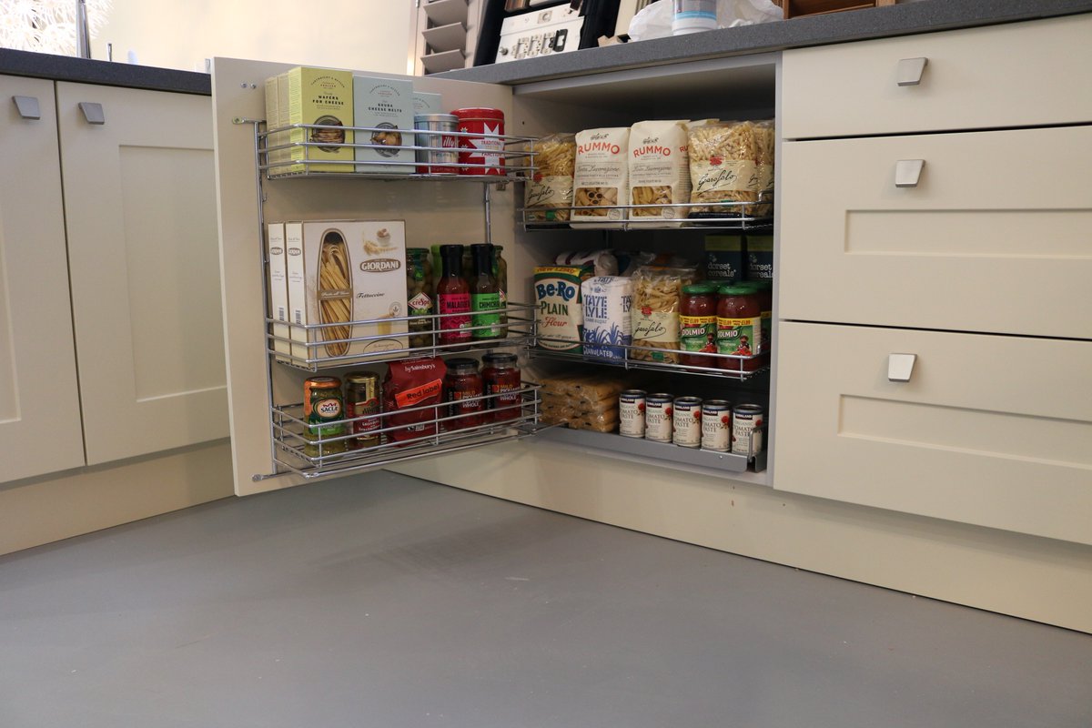 Make the most of your cupboard space with a simple Tandem unit. Everything in the cupboard is easily accessible.