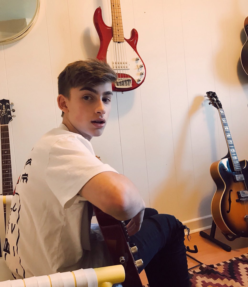 johnnyorlando's tweet photo. music making📝 https://t.co/2kLbT6nk4U
