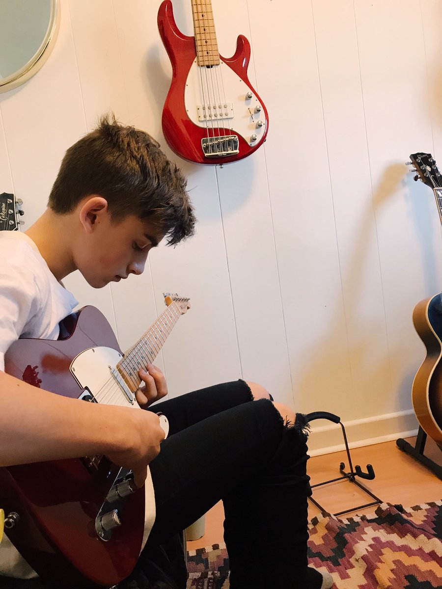 johnnyorlando's tweet photo. music making📝 https://t.co/2kLbT6nk4U