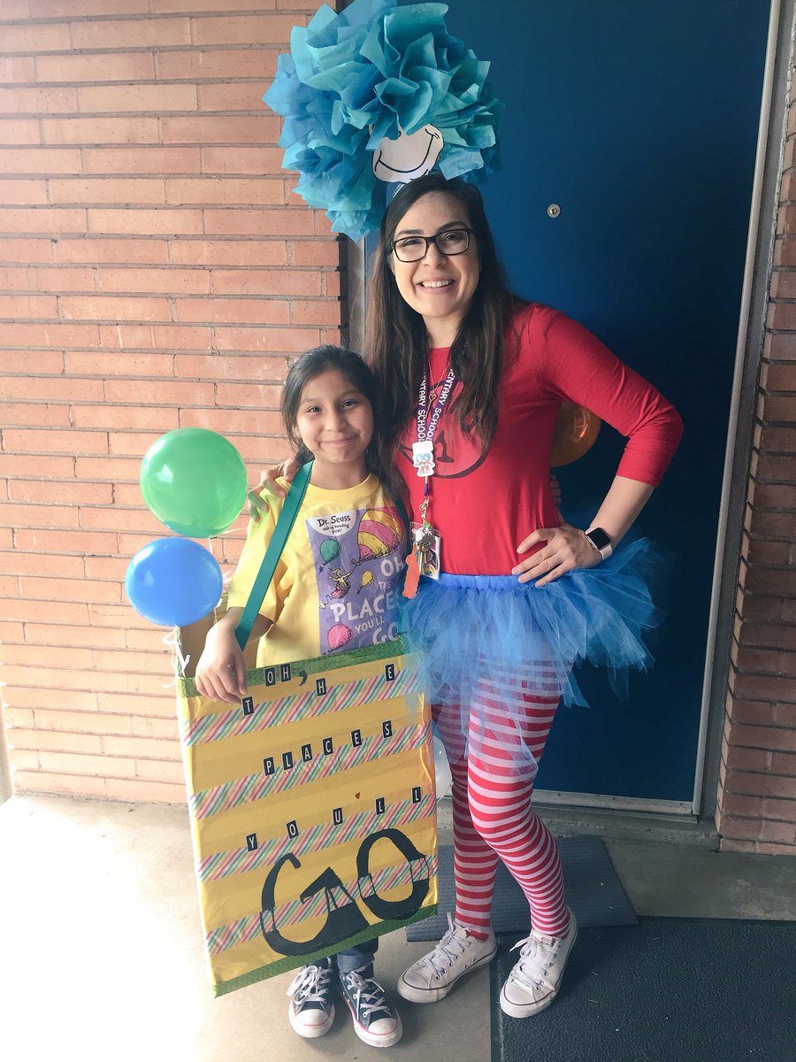 SaraYRodrigu3z's tweet photo. Dr.Seuss Week! Every day leading to Friday was just pure bliss. I love seeing my Ss faces when I dress up. The little ones love it, the older ones have a good laugh. #ReadAcrossAmericaDay #LoveWhatYouDo #DrSeussDay #SchoolSpirit #WackyFun #ROAR 🦁 https://t.co/kfOs7DuCtg