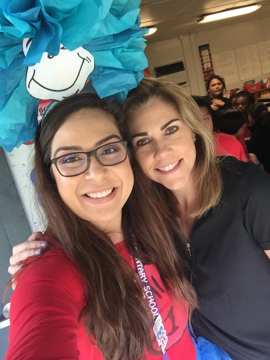 SaraYRodrigu3z's tweet photo. Dr.Seuss Week! Every day leading to Friday was just pure bliss. I love seeing my Ss faces when I dress up. The little ones love it, the older ones have a good laugh. #ReadAcrossAmericaDay #LoveWhatYouDo #DrSeussDay #SchoolSpirit #WackyFun #ROAR 🦁 https://t.co/kfOs7DuCtg