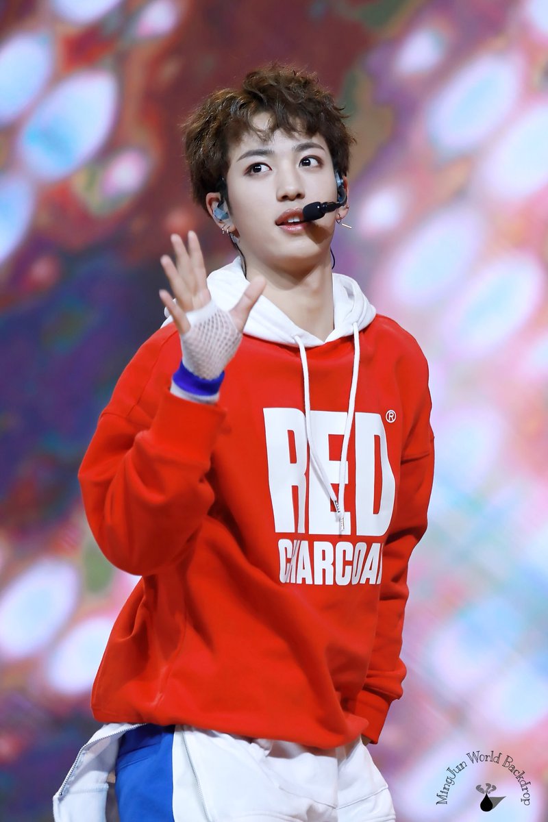 YMJFanClub's tweet photo. #余明君 #IdolProducer #idolproduce #YMJ #MingJun #YuMingJun #甜心可可余明君 
 
💕I don’t let myself down,because I have met you in my most gorgeous age.😘 https://t.co/09Pa21wjgy