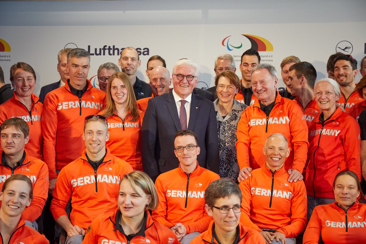 Auf geht’s nach #PyeongChang2018 für die <a href="/DBS_NPC/">DBS_NPC</a> #Paralympics2018 Mannschaft mit #Lufthansa! Jetzt: Feierliche Verabschiedung durch #Bundespräsident #Steinmeier am <a href="/Airport_FRA/">Frankfurt Airport</a>
