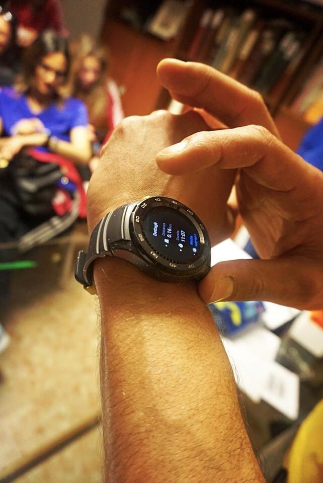 RomaOstia21097's tweet photo. Ieri i nostri pacer hanno ricevuto lo smartwatch #huaweiwatch2 con il quale domenica prossima percorreranno i 21 km e 97 metri che dividono Roma e il mare di Ostia.

Noi stiamo scaldando i motori e voi?

#huaweiromaostia #romaostia2018 #allaromaostiasivola #halfmarathon https://t.co/0iX9LvTU8s