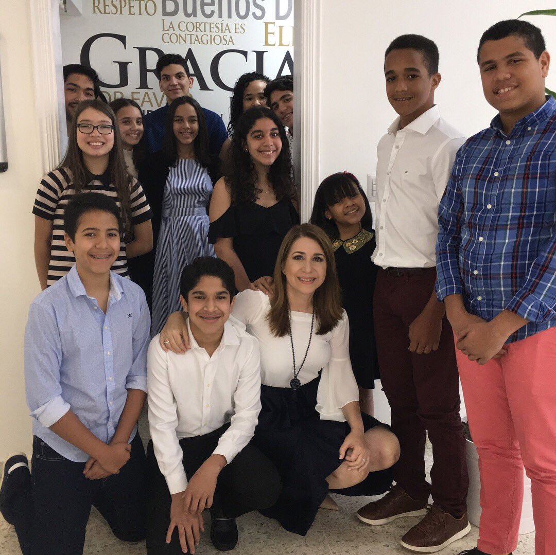EtiquetaJV's tweet photo. Y así concluyó otro Teen Generation con un grupo de jóvenes ejemplar y lleno de buenos modales. ¡Auténticos embajadores de la Escuela de Etiqueta! Fecha de inicio del próximo Teen Generation: sábado 10 de marzo. #Etiqueta #teengeneration https://t.co/7p4Lk7iGnG