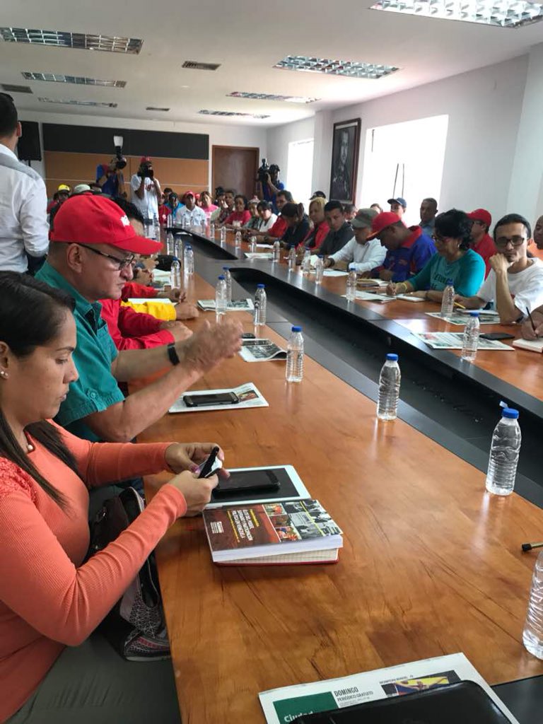 RMarcoTorres's tweet photo. #4Mar desde el Monumento de la Juventud en La Victoria, instalamos en #Aragua junto con el camarada @AmeliachPSUV la Red de Articulación Política y Acción Social #PuebloDeCantosYVictorias https://t.co/kQJs8y7NKT