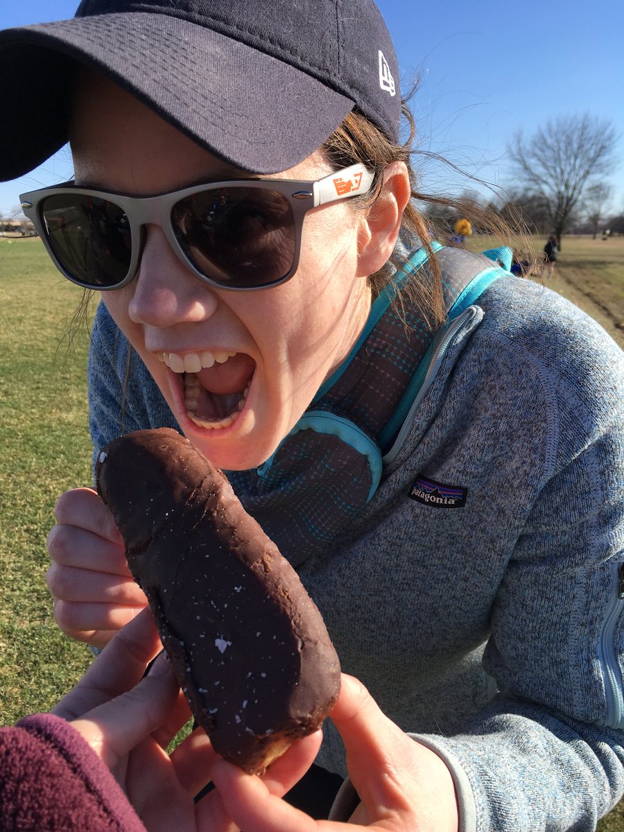 nataliegould14's tweet photo. 28th donut brought all the way from World’s Fair Donut to Columbia for Midwest Throwdown from @khorton6 who almost tried to steal it back #eatdonutswatchfrisbee @TB_Ultimate https://t.co/TLN3paPKAC