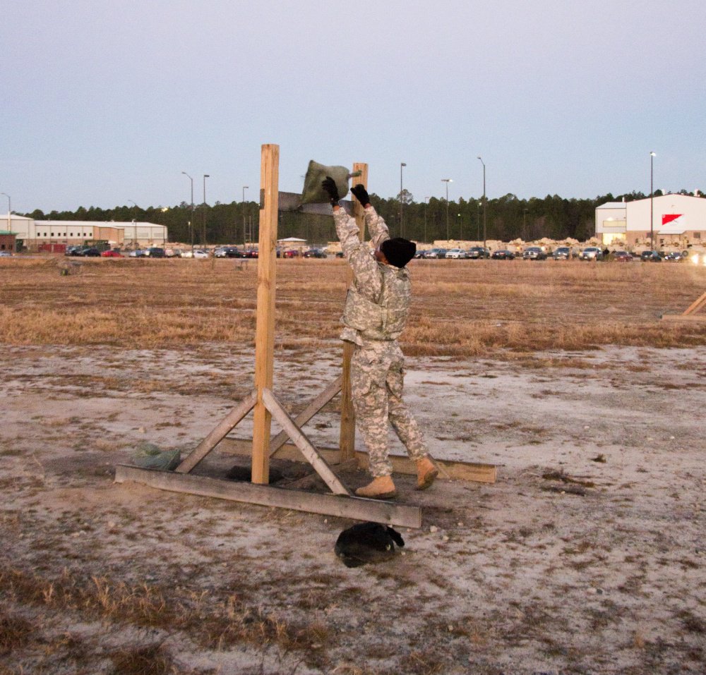 ArmyTrainingNet's tweet photo. A first sergeant lifts and tosses a 45lb sandbag while taking the Army’s pilot Soldier Readiness Test (SRT), Jan. 26, at Fort Stewart, Ga. Ensure your fitness program is complies with Army standards: https://t.co/F7g1cclNjo
#StandDownSunday #USArmy #Soldiers #Readiness https://t.co/F2hJLROvS7