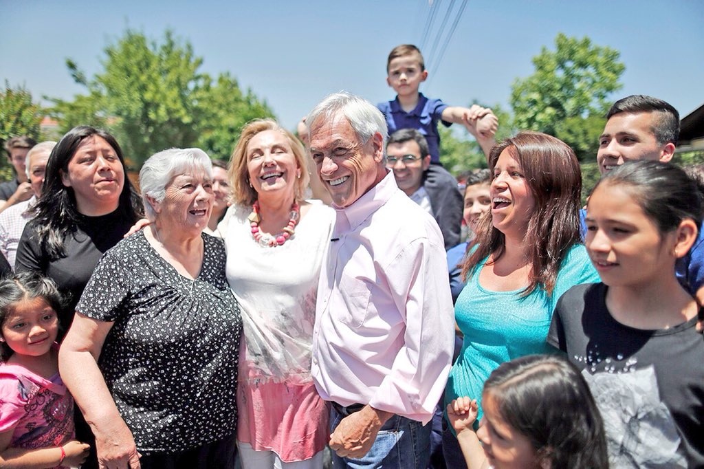 20182022Archivo's tweet photo. [VIDEO] Sólo queda una semana para comenzar a construir con unidad, respeto y compromiso, el desarrollo solidario que mejore la calidad de vida y el futuro de todos los chilenos #BienvenidoPresidente @sebastianpinera 🇨🇱
https://t.co/hgt45lh7iE #GobiernoParaChile #TiemposMejores https://t.co/DGyLtReoGo