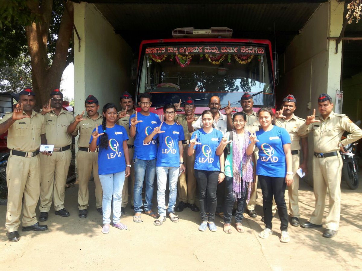 dcseLEAD's tweet photo. On the Occasion of National Security Day LEAD Prayanee Davalmalik Kittredge and his team from #Nipani took an initiative to appreciate the Security Forces, Fireman & Policemen.
#LEADKarnataka
#LEADNipani
#LEADCampus
#NationalSecurityDay https://t.co/VkPy4TwZDZ