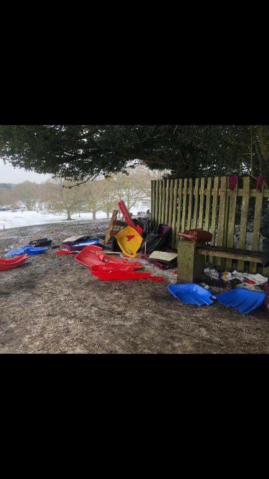 Forest_Commoner's tweet photo. Did you enjoy sledding on the snow at Bolton’s Bench in the #NewForest? Now go and clear up your mess. https://t.co/i5eRiwy600