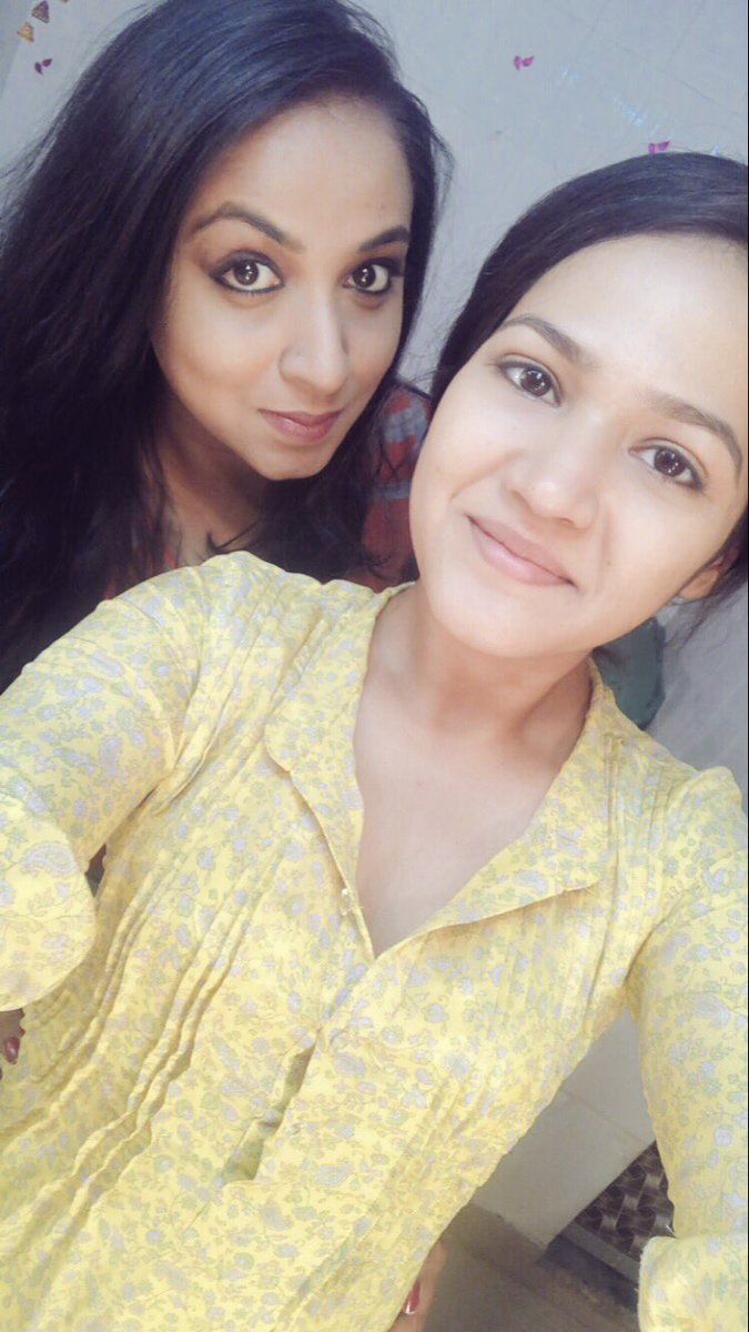 ayesha_kaduskar's tweet photo. Post pack up ye maa nahi maal hai ! 🌝❤️ https://t.co/x4HG0UaosP