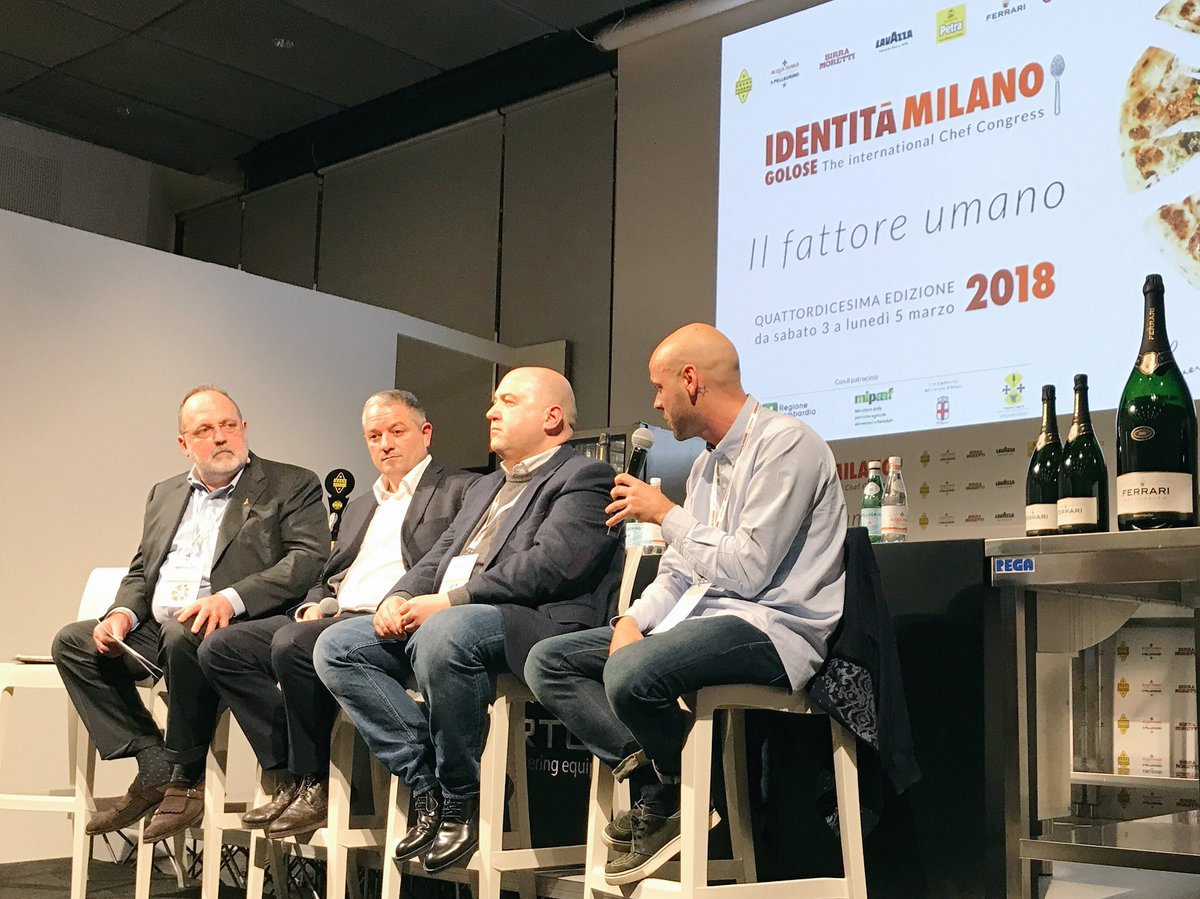 Identità di Sala: <a href="/ReitanoMarco/">Marco Reitano</a>, <a href="/PiperoRex/">Alessandro Pipero</a>, Thomas Piras <a href="/ContrasteMilano/">Contraste</a> raccontano a @oloapmarchi il modo in cui si forma e si allena una squadra per il lavoro in sala <a href="/FerrariTrento/">Ferrari Trento</a> #igmi18