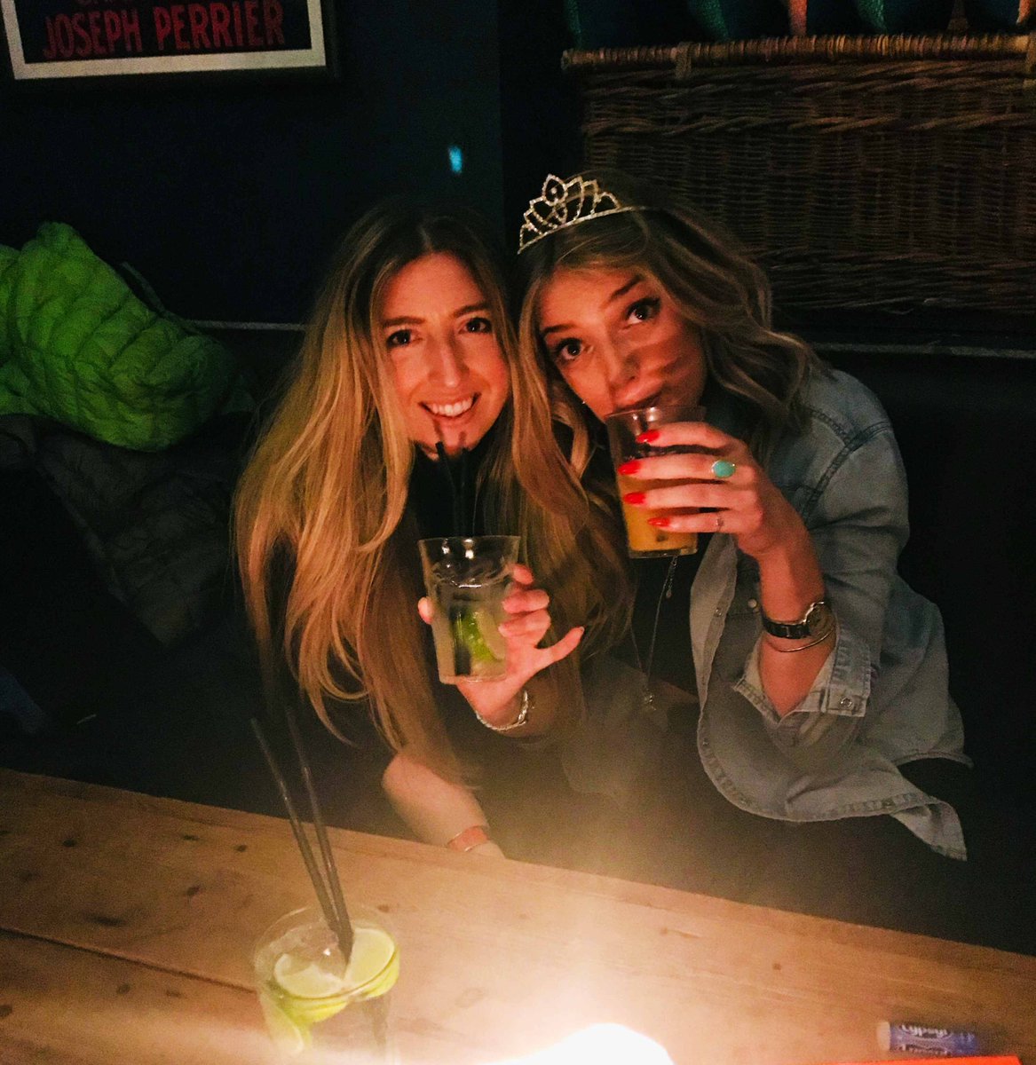 Great looking back over the weekend and seeing all the fun we had <a href="/AmuseBoucheLDN/">Upstairs At Amuse</a> 🙌

#cheers #randoms #girls #champagnebar #happysunday