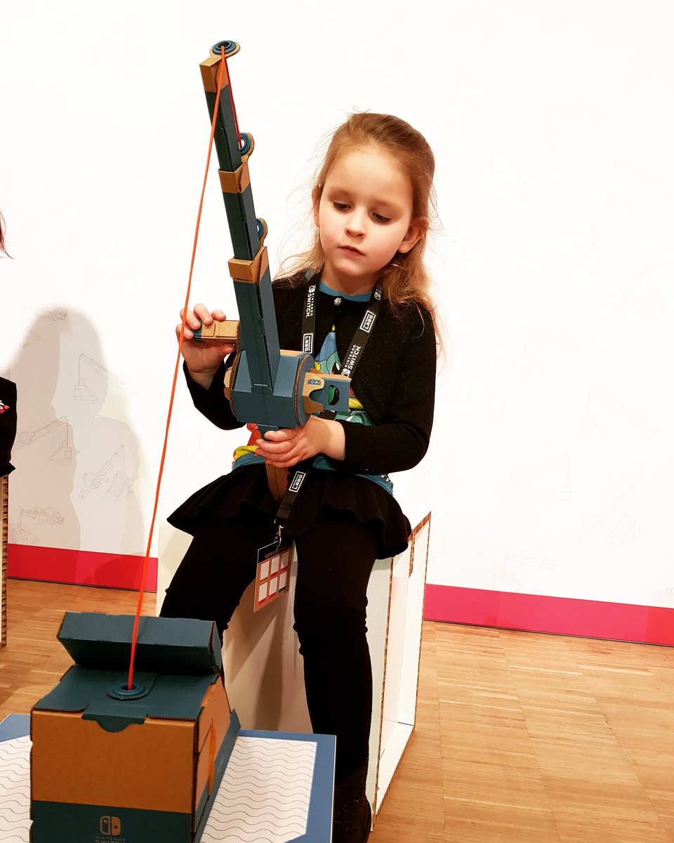 CoupleofPixels's tweet photo. Liara en plein test du Nintendo Labo et elle adore !
#NintendoLabo #Nintendo #switch #nintendoswitch #pêche #jeuxvideo #videogames #gaming #gamer #gameuse #gamergirl #futuregameuse #futuregeekette
cc @NintendoBE_FR https://t.co/ETly0K8Dqu