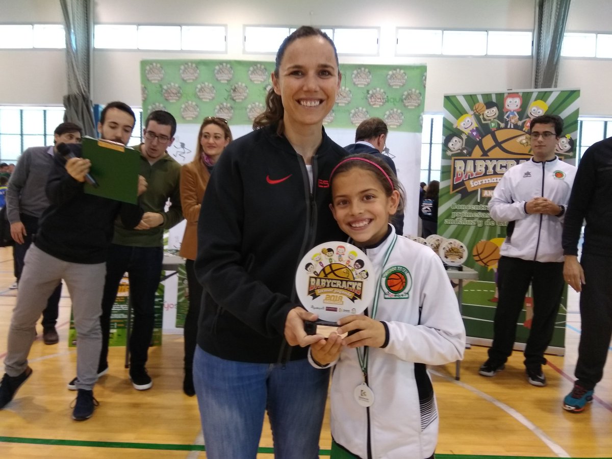CordobasketCD's tweet photo. #BabyCracksAndalucia2018 #EntregaDePremios #ConcursoTriples 🏀🏀🏀
Los ganadores Ales López del @cbalmeria y Marta Lopera de Álsara Cordobasket @IMDECO_ @dipucordoba @FAB_Cordoba @FAB_Andaluza @Espemendo https://t.co/wWE2czd2CK