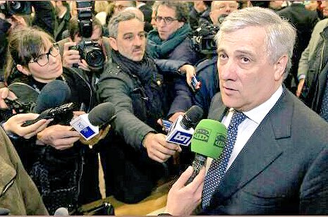 RedObservadores's tweet photo. #Italia🇮🇹
#ElezioniPolitiche2018
Ya han votado los tres principales candidatos a primer ministro:
Antonio Tajani (@forza_italia, Presidente del @Europarl_ES), @luigidimaio (@Mov5Stelle) y @PaoloGentiloni (#PartidoDemocratico). https://t.co/EqCc418Rv0