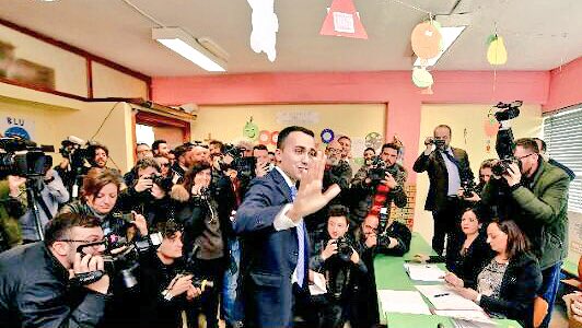 RedObservadores's tweet photo. #Italia🇮🇹
#ElezioniPolitiche2018
Ya han votado los tres principales candidatos a primer ministro:
Antonio Tajani (@forza_italia, Presidente del @Europarl_ES), @luigidimaio (@Mov5Stelle) y @PaoloGentiloni (#PartidoDemocratico). https://t.co/EqCc418Rv0