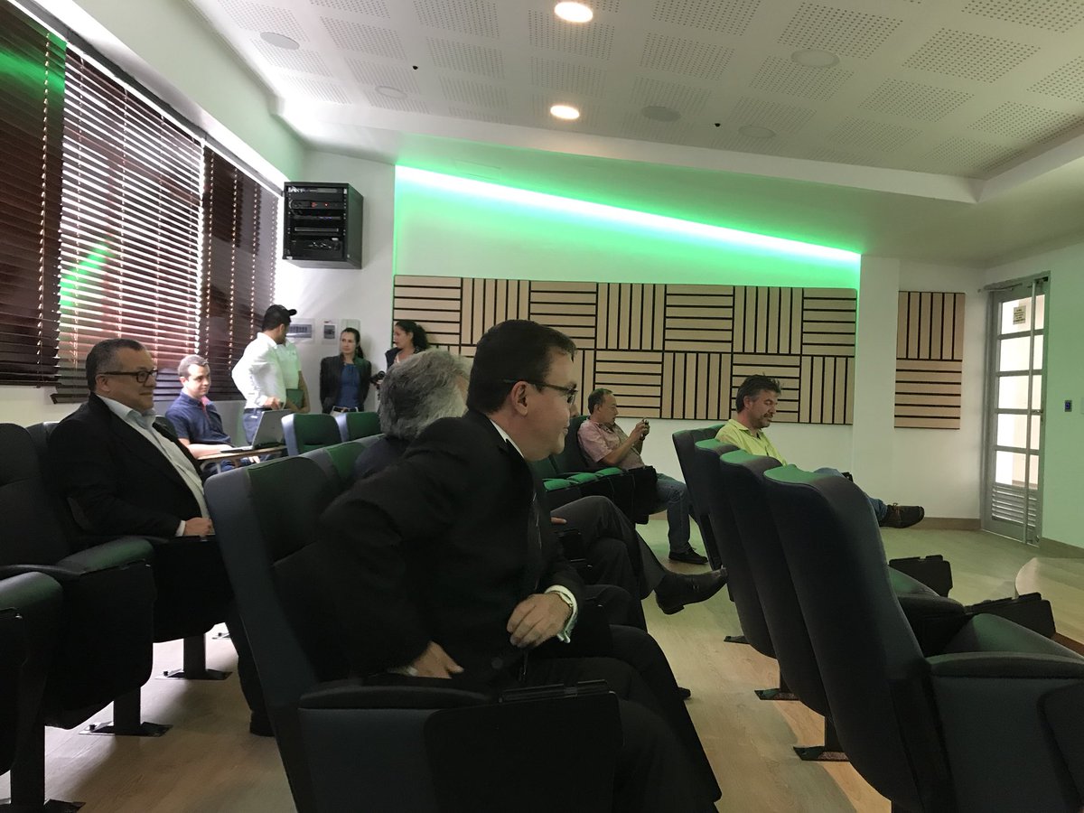 yobenj1's tweet photo. “El aula del futuro” así se puede definir a la nueva sala de posgrados de la @fadmonUN en @unmanizales Demostrando que la universidad pública puede tener espacios de primera. Manizales dando el ejemplo. #orgulloUN @UNColombia  @MantillaIgnacio @jmcastanom @GermanAlbeiroC3 https://t.co/knrqnobydh