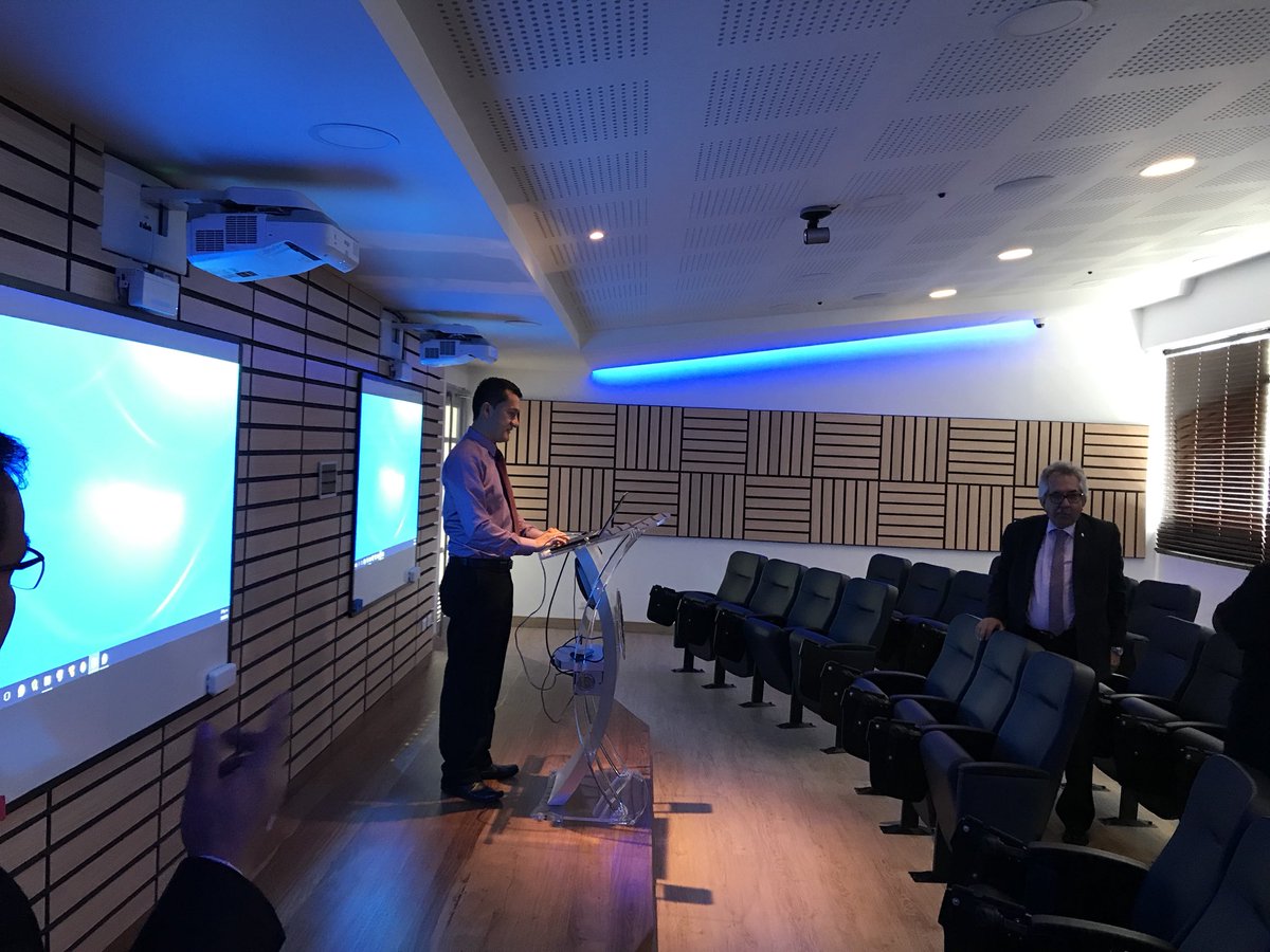 yobenj1's tweet photo. “El aula del futuro” así se puede definir a la nueva sala de posgrados de la @fadmonUN en @unmanizales Demostrando que la universidad pública puede tener espacios de primera. Manizales dando el ejemplo. #orgulloUN @UNColombia  @MantillaIgnacio @jmcastanom @GermanAlbeiroC3 https://t.co/knrqnobydh