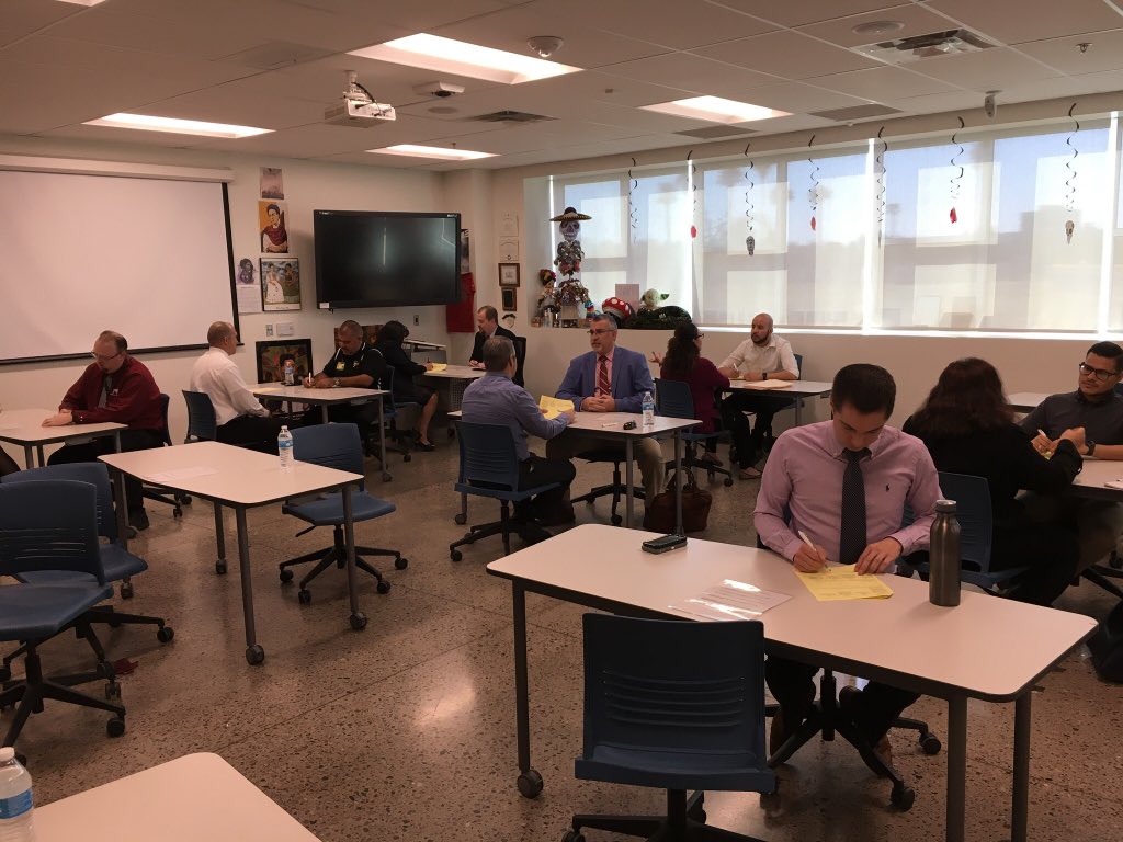 Wyandotte_High's tweet photo. The @PhoenixUnionHS #JobFair is better than the NBA Draft and the NFL Dtaft put together. Getting the opportunity to select from the best teachers in Arizona is Priceless. @SouthMountainHS #WorldLanguageDept https://t.co/A7FedI3Zbq
