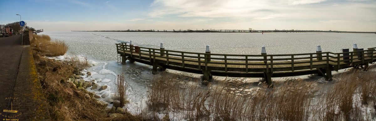 blas789's tweet photo. Pano of the #Krabbersgat, a strait in lake #IJsselmeer, with the 'Oude Harlinger Steiger'. This morning a ship sailed out. See the track.
#Enkhuizen, the #Netherlands
@ThePhotoHour @SnapYourWorld #Photography
@StormHour @EarthandClouds @CloudAppSoc @weerplaatjes
@Mooieplaatjes https://t.co/Nmcf8DQz4x