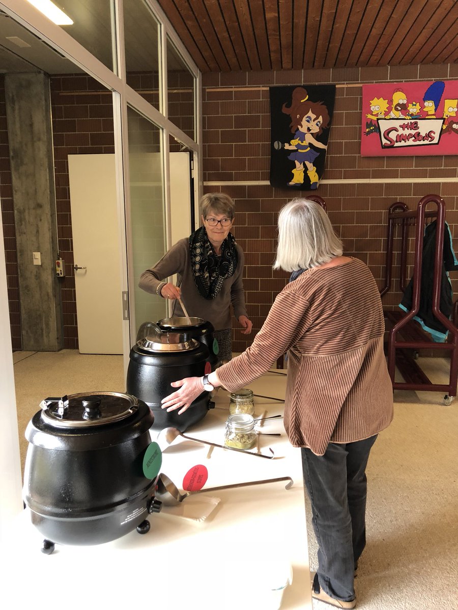 Probewochenende ist... zusammen singen, musizieren, lernen, mithelfen, backen, kochen, essen... und sich riesig auf die Konzerte freuen!