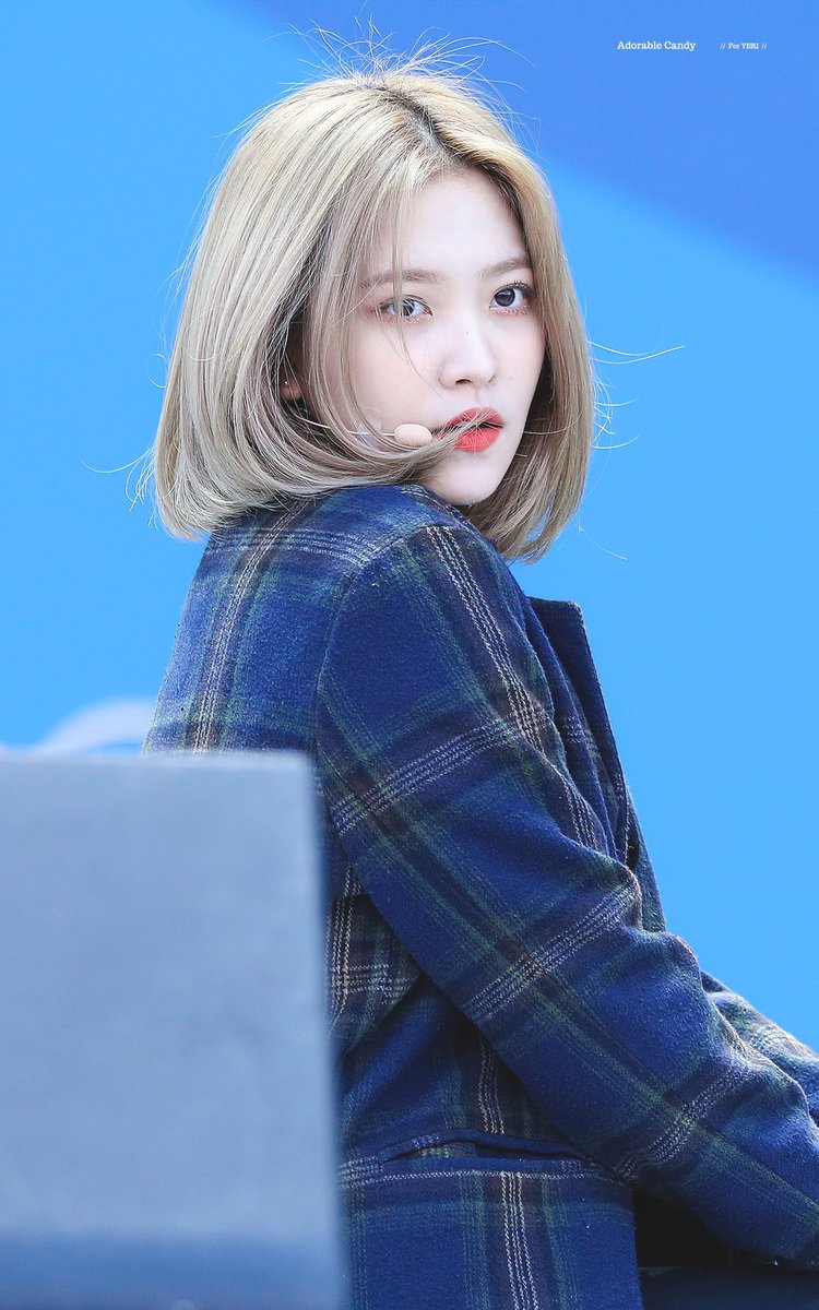 kpophairs's tweet photo. happy birthday to our princess of england and korea 💜 #HappyYeriDay https://t.co/LotdUbjFfU