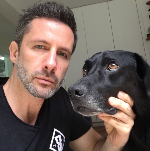 Domingo familiar entre padre e hijo... 🤣🐶 #Tyson #DogLover #HijoPerruno