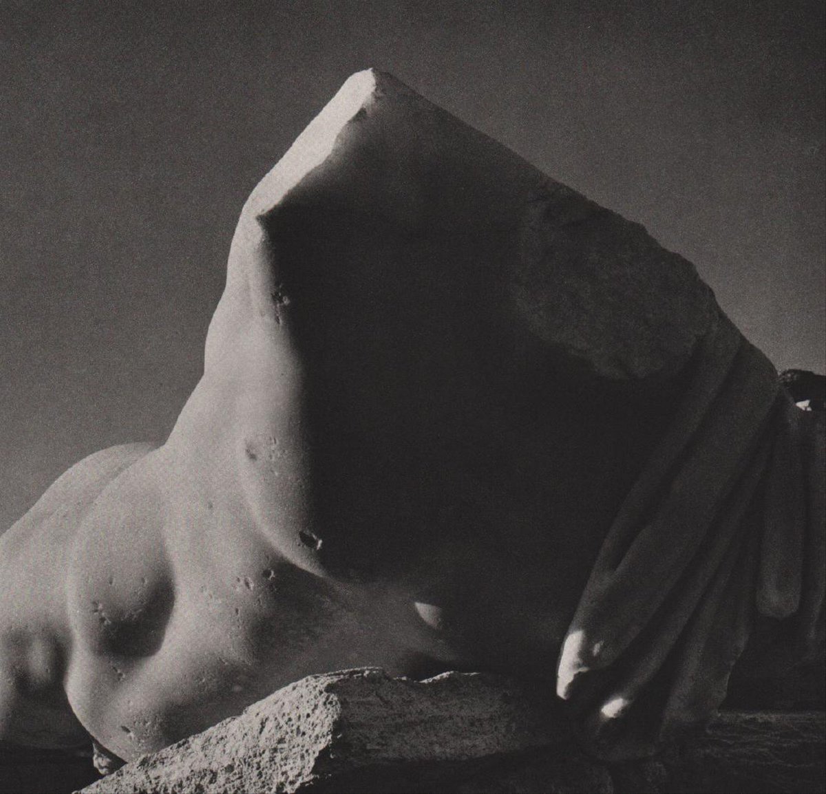 OnassisUSA's tweet photo. "As Aristotle also points out, the slenderest acquaintance we can form with heavenly things is more desirable than a thorough grasp of mundane matters." 
-- Thomas Aquinas

Photo: Herbert List https://t.co/3lNI7ToDQH