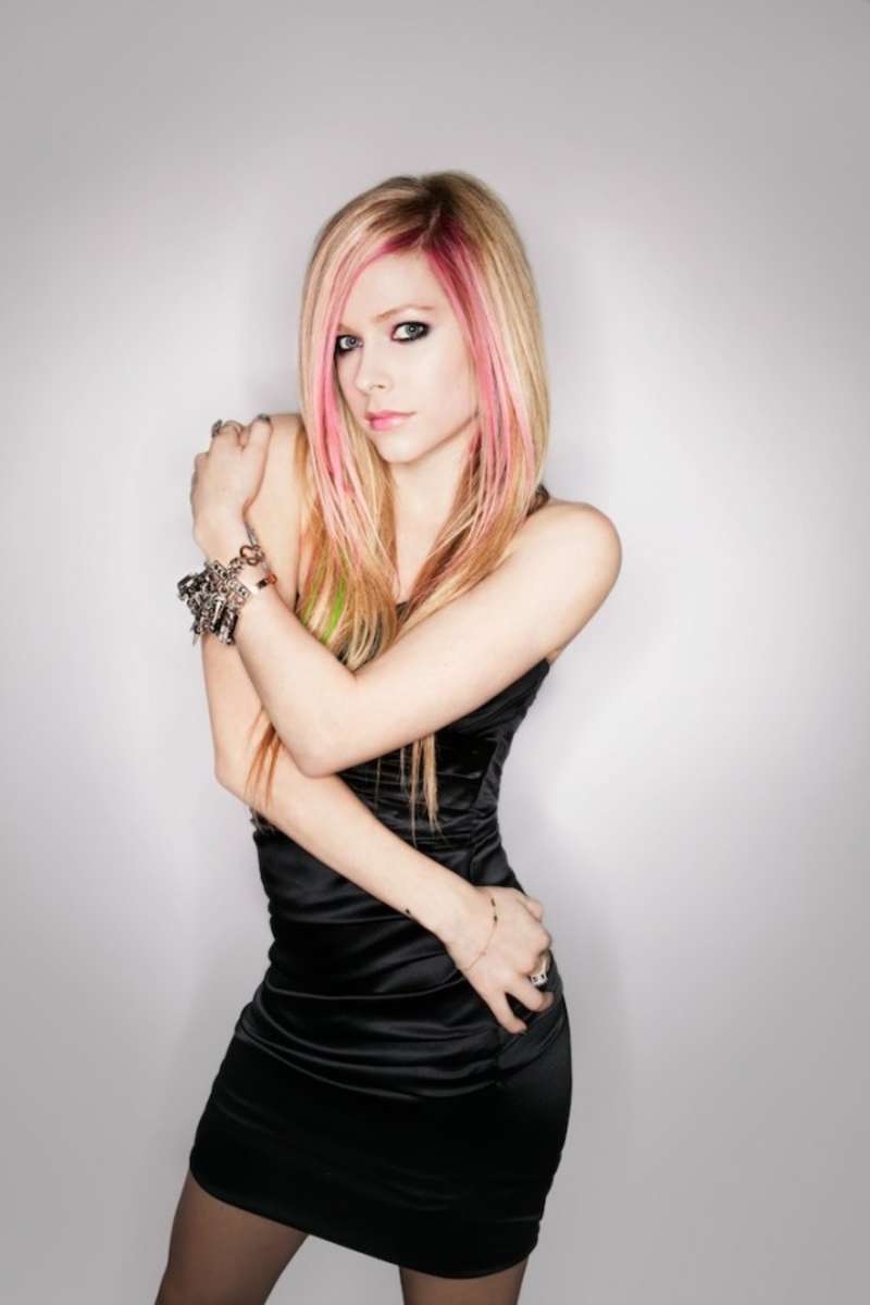 AvrilLatv's tweet photo. @AvrilLavigne Wild Rose Photoshoot 2011 https://t.co/8WYfRgnAyZ