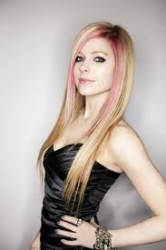 AvrilLatv's tweet photo. @AvrilLavigne Wild Rose Photoshoot 2011 https://t.co/8WYfRgnAyZ