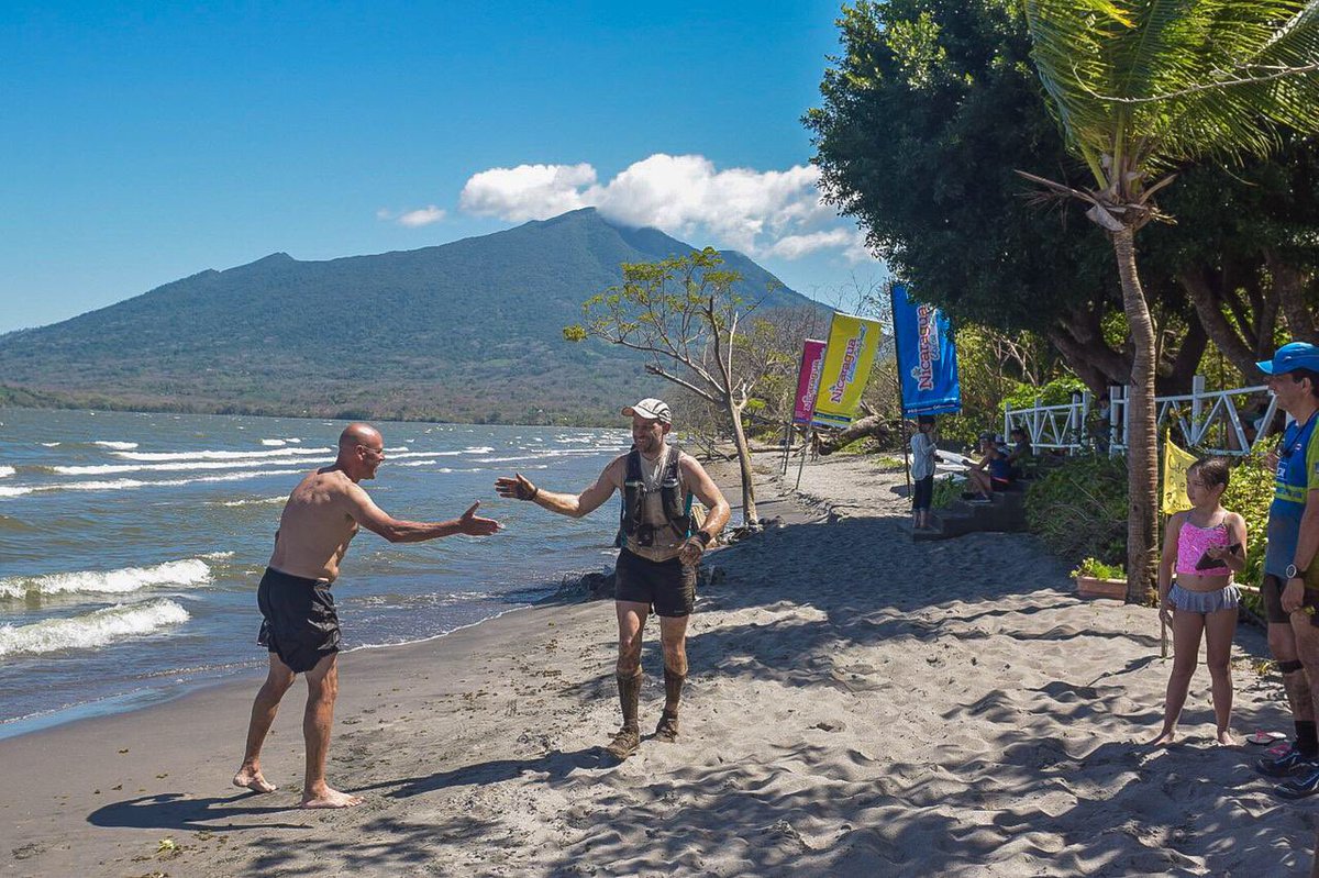 visitnicaragua's tweet photo. Visitantes de diferentes partes del mundo se reunieron en la paradisiaca Isla de Ometepe, para ser protagonistas del Ultra Maratón Fuego y Agua 2018, un evento deportivo que involucra retos extremos desde la playa Santo Domingo, el volcán Maderas y fincas de la isla. 
#Nicaragua https://t.co/xCeVMB7AfC
