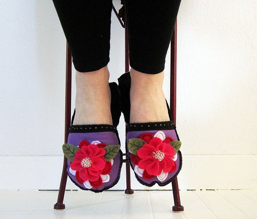 CraftCritters's tweet photo. Need to warm up those toes? Then why not make yourself a pair of beautiful felt slippers https://t.co/8ZEPW54yhC https://t.co/uoO5uAjPi0