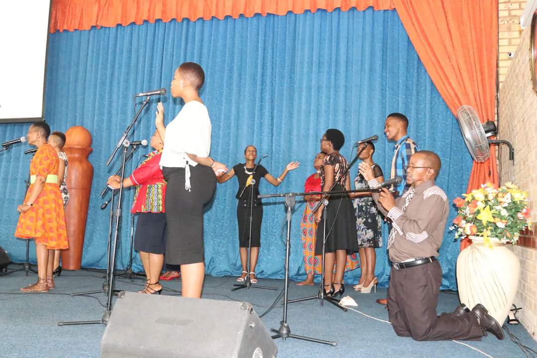 Grace_Mahikeng's tweet photo. When we engage with our God through praise and worship everything stops! We humble ourselves before him because he is our God who created the heavens and the earth, the Alfa and Omega, our covenant keeping God. #30YearsOfGrace #PreparationForChange https://t.co/OgyGtpdzMS