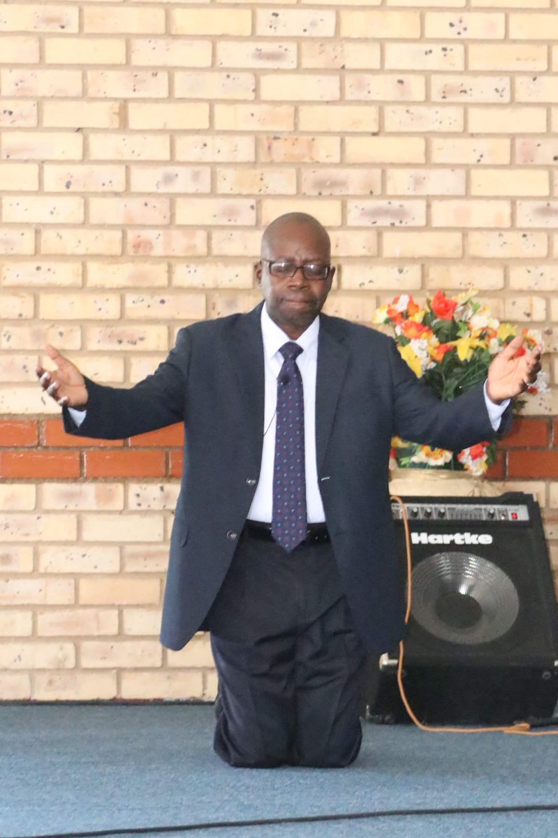 Grace_Mahikeng's tweet photo. When we engage with our God through praise and worship everything stops! We humble ourselves before him because he is our God who created the heavens and the earth, the Alfa and Omega, our covenant keeping God. #30YearsOfGrace #PreparationForChange https://t.co/OgyGtpdzMS