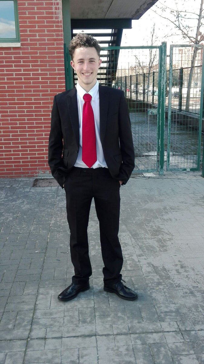 Ahi tenemos a nuestro jugador <a href="/Juanlu8R/">Juanlu8</a>  en la T4 de madrid camino a Eslovaquia con la 
Sel. Española . Suerte y a disfrutar de la experiencia.